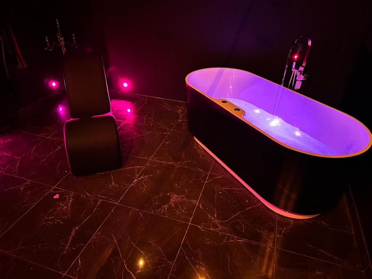 Loveroom De Luxe - Theme 50 Nuances De Grey Maison Privative Spa Insolite Douchy-les-Mines Exterior photo